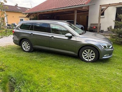 Second-hand VW Passat Comfortline 150 CP (110 kW) 2015 Gri Break