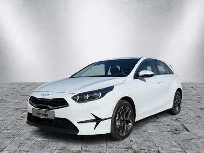 Neu Kia Ceed Spirit 140 PS (102 kW) 2025 Cararra weiß Kleinwagen