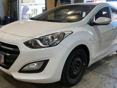 Gebraucht Hyundai i30 YES! 135 PS (99 kW) 2015 Weiß Kombi