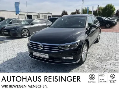 Gebraucht VW Passat Elegance 150 PS (110 kW) 2021 Deep black perleffekt Kombi