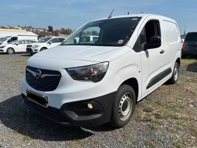 Begagnad Opel Combo 110 HK (80 kW) 2023 Vit Minibuss