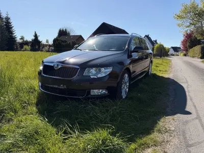 Używany Skoda Superb Elegance 170 KM (125 kW) 2012 Czarny Kombi