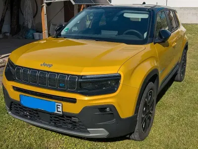 Used Jeep Avenger EV 114 kW (156 HP) 2023 Gold SUV