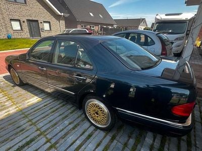 Mercedes E200
