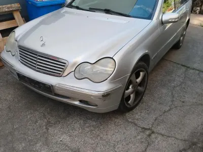 Gebraucht Mercedes C220 150 PS (110 kW) 2003 Silber Kombi