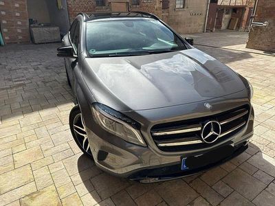 Gebraucht Mercedes GLA220 Urban 170 PS (125 kW) 2014 Grau SUV
