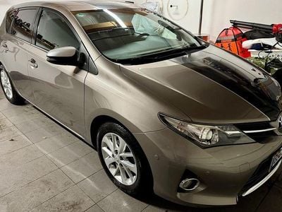 Gebraucht Toyota Auris Comfort 132 PS (97 kW) 2014 Grau Limousine