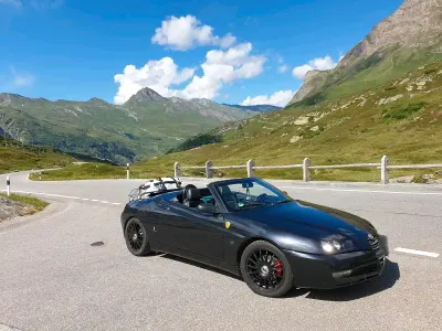 Käytetty Alfa Romeo Spider 166 HP (122 kW) 2003 Musta Avoauto