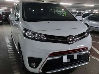 Gebraucht Toyota Proace Verso 177 PS (130 kW) 2018 Weiß Kombi