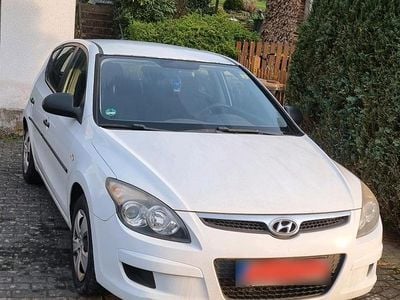 Gebraucht Hyundai i30 108 PS (79 kW) 2009 Weiß Kombi