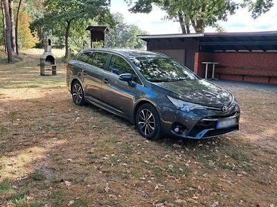 Usata Toyota Avensis 147 CV (108 kW) 2018 Grigio Station wagon