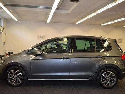 Grau Gebraucht 2017 VW Golf Sportsvan Sound Van / Kleinbus | 10.950 € (Fairer Preis)