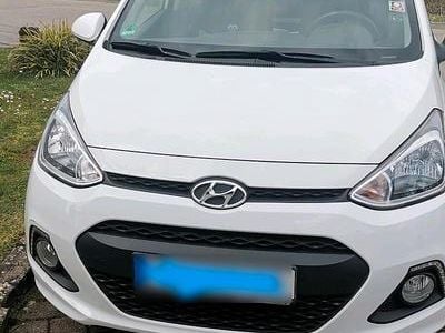 Gebraucht Hyundai i10 67 PS (49 kW) 2015 Weiß Kleinwagen