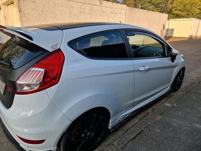 Usata Ford Fiesta ST 185 CV (136 kW) 2015 Bianco Utilitaria