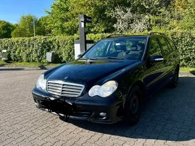 Używany Mercedes C220 Classic 150 KM (110 kW) 2006 Czarny Sedan/Limuzyna