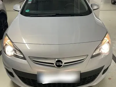 Brugt Opel Astra GTC Edition 140 HK (102 kW) 2012 Sølv Sedan