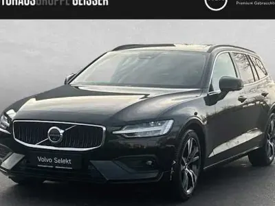 Gebraucht Volvo V60 Core 197 PS (144 kW) 2025 Onyx schwarz Kombi