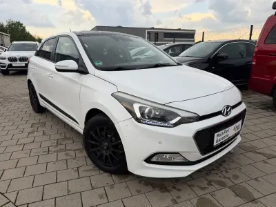 Gebraucht Hyundai i20 Style 75 PS (55 kW) 2015 Weiß Limousine