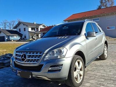 Gebraucht Mercedes ML350 231 PS (169 kW) 2011 Grau SUV