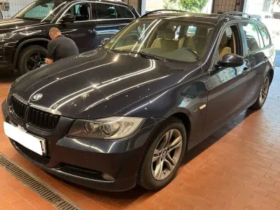 Gebraucht BMW 320 Comfort Edition 177 PS (130 kW) 2009 Schwarz Kombi