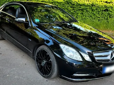 Gebraucht Mercedes E350 292 PS (214 kW) 2011 Schwarz Coupé
