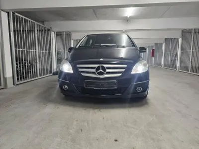 Gebraucht Mercedes B200 136 PS (100 kW) 2010 Schwarz Van / Kleinbus