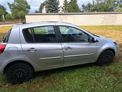 Gebraucht Renault Clio 75 PS (55 kW) 2009 Silber Kleinwagen