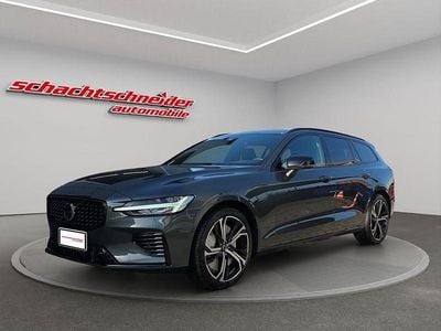 Neu Volvo V60 Plus 455 PS (334 kW) 2026 Forest lake metallic Kombi