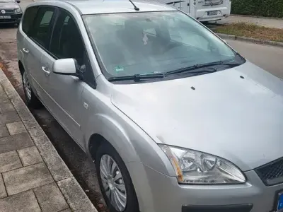 Gebraucht Ford Focus Ambiente 109 PS (80 kW) 2007 Silber Limousine