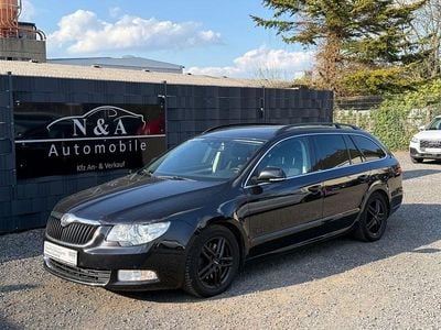 Usado Skoda Superb Exclusive 200 HP (147 kW) 2013 Preto Carrinha