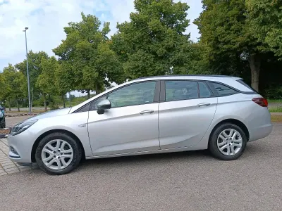 Używany Opel Astra Edition 110 KM (80 kW) 2018 Srebrny Kombi