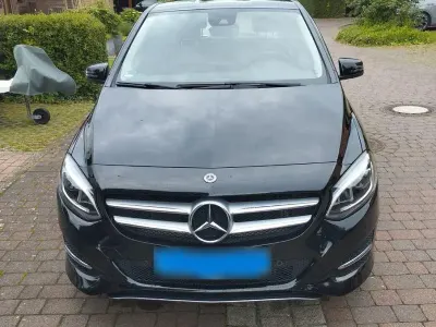 Gebraucht Mercedes B180 Urban 122 PS (89 kW) 2019 Schwarz Kleinwagen