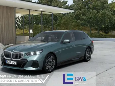 Gebraucht BMW 550e M Sport 489 PS (359 kW) 2025 Cape york grün Kombi