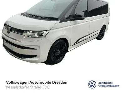 Gebraucht VW Multivan Life 150 PS (110 kW) 2023 Candyweiß/deep black perleffe Van / Kleinbus
