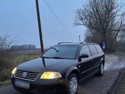 Schwarz Gebraucht 2001 VW Passat Kombi | 1.499 € (Guter Preis)