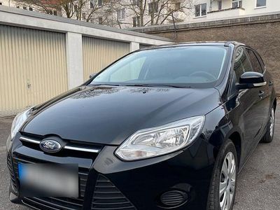 Usata Ford Focus Ambiente 101 CV (74 kW) 2013 Nero Station wagon