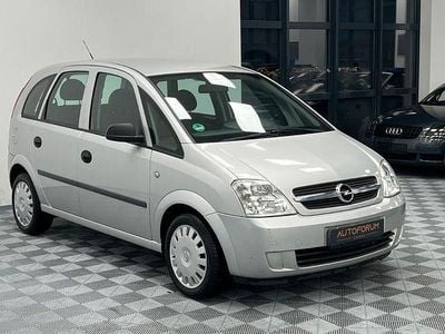 Silber Gebraucht 2003 Opel Meriva Basis Van / Kleinbus | 3.999 €