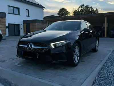 Gebraucht Mercedes A200 Progressive 163 PS (119 kW) 2018 Schwarz Limousine