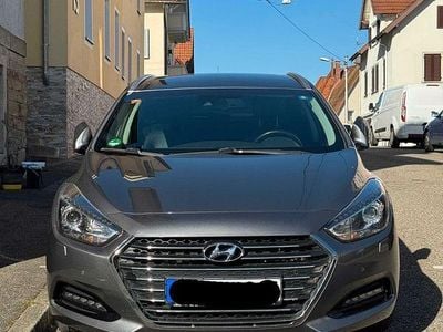 Gebraucht Hyundai i40 Premium 141 PS (103 kW) 2017 Grau Kombi
