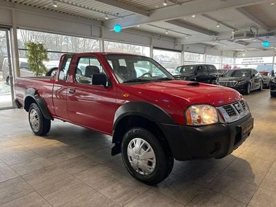 Rot Gebraucht 2003 Nissan Navara Abholung | 9.800 € (Etwas zu teuer)