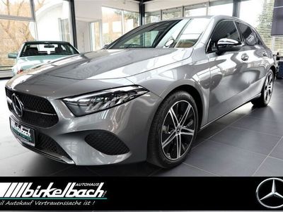 Mountaingrau met. Gebraucht 2024 Mercedes A200 Night Limousine | 30.590 € (Fairer Preis)