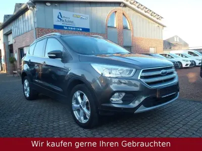 Gebraucht Ford Kuga Titanium 179 PS (131 kW) 2019 Grau SUV