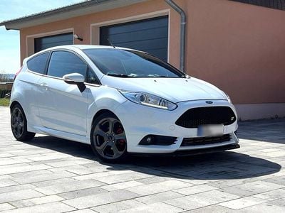 Usata Ford Fiesta ST 182 CV (133 kW) 2015 Bianco Utilitaria
