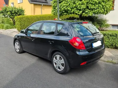 Gebraucht Kia Ceed 90 PS (66 kW) 2007 Schwarz Kleinwagen