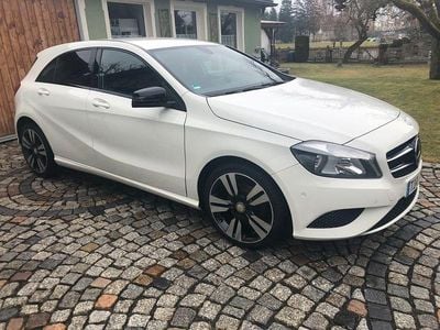Gebraucht Mercedes A180 Style 122 PS (89 kW) 2013 Weiß Limousine