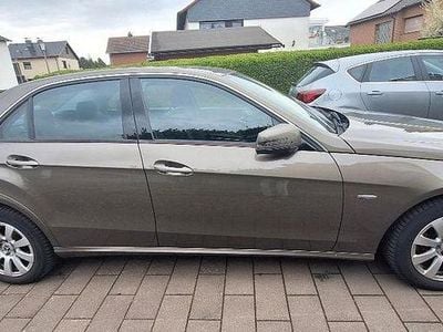 Gebraucht Mercedes E200 Elegance 136 PS (100 kW) 2011 Grau Limousine
