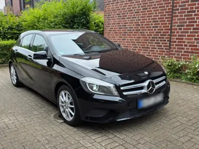 Gebraucht Mercedes A180 109 PS (80 kW) 2014 Schwarz Kleinwagen