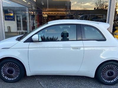 Gebraucht Fiat 500e Basis 86 kW (118 PS) 2023 Colore esterno (arktis weiß) Limousine