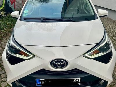 Weiß Gebraucht 2019 Toyota Aygo Business Edition Kleinwagen | 12.700 € (Fairer Preis)