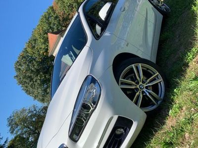 Weiß Gebraucht 2015 BMW 218 Sport Line Kombi | 13.990 € (Teuer)